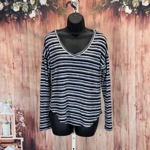 *565 American Eagle Soft & Sexy Striped V-neck